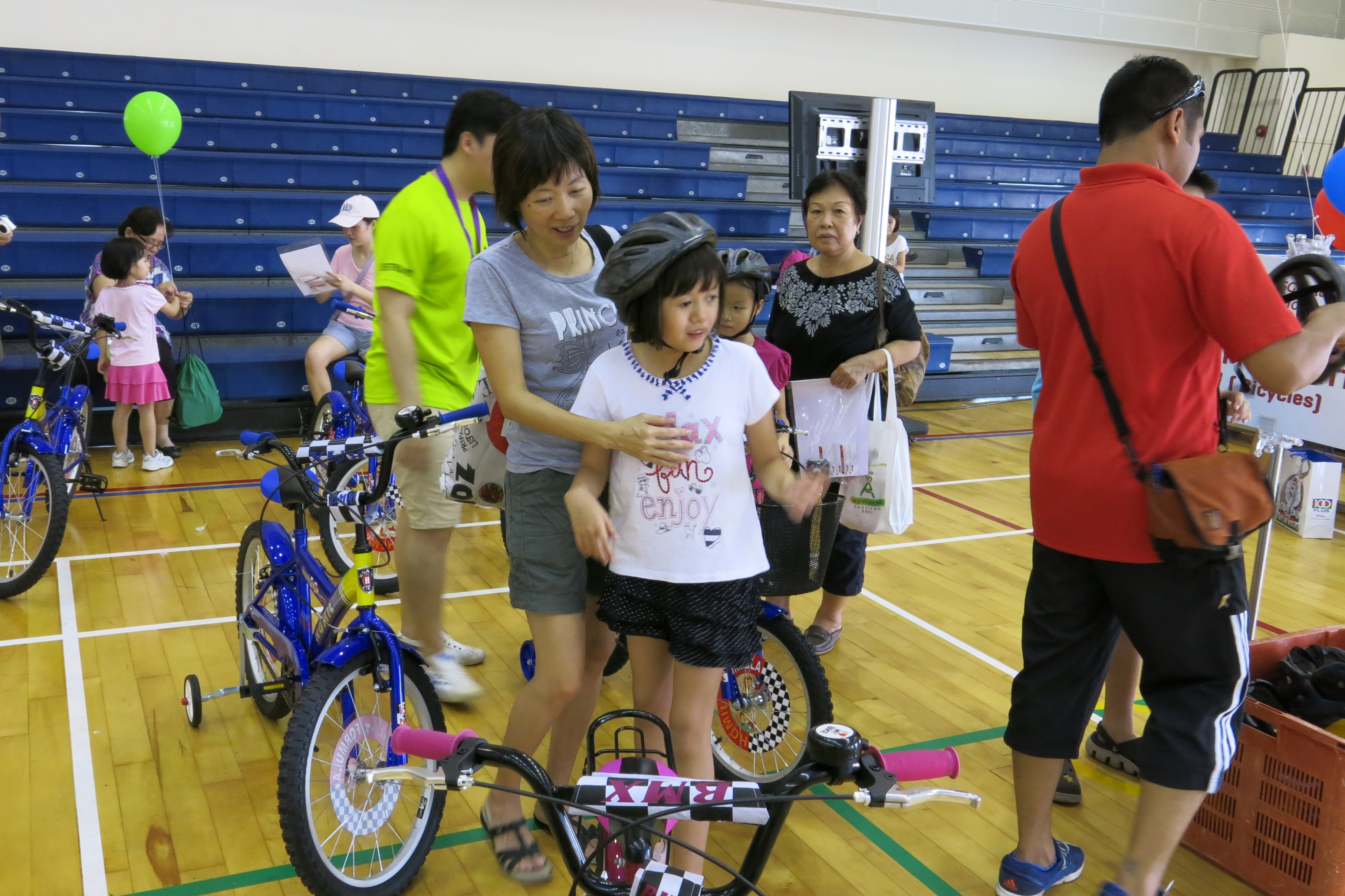 Chong Fuie Choo and family